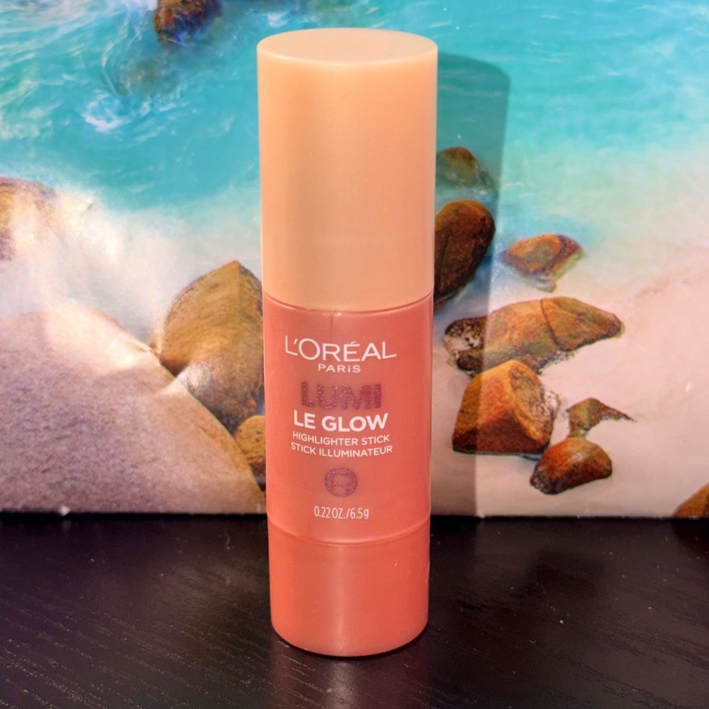 L'Oreal Paris Lumi Le Glow Highlighter Stick 630 Glowy Creme Chic Peach Shimmer